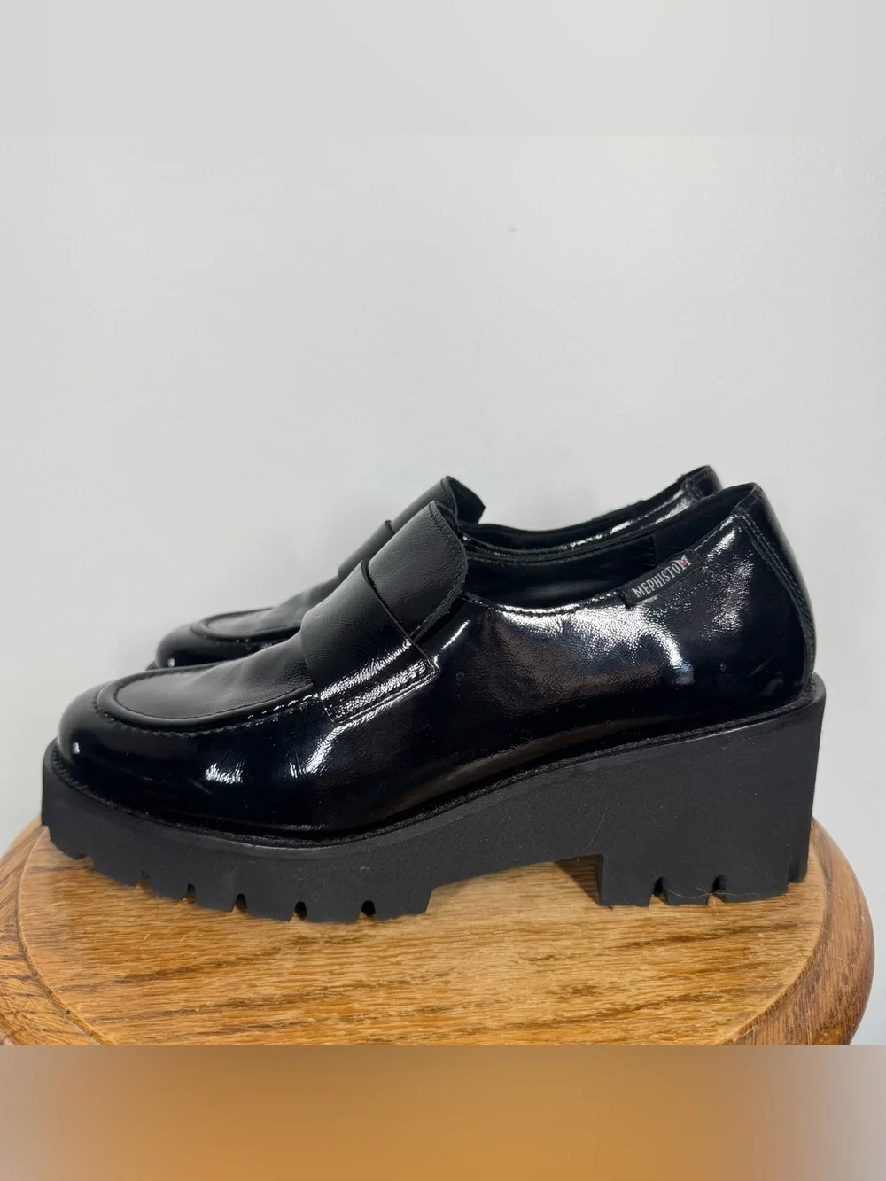 Mephisto Florenza Patent Loafers Women's Size 7 Shoes Black Lug Sole Chunky